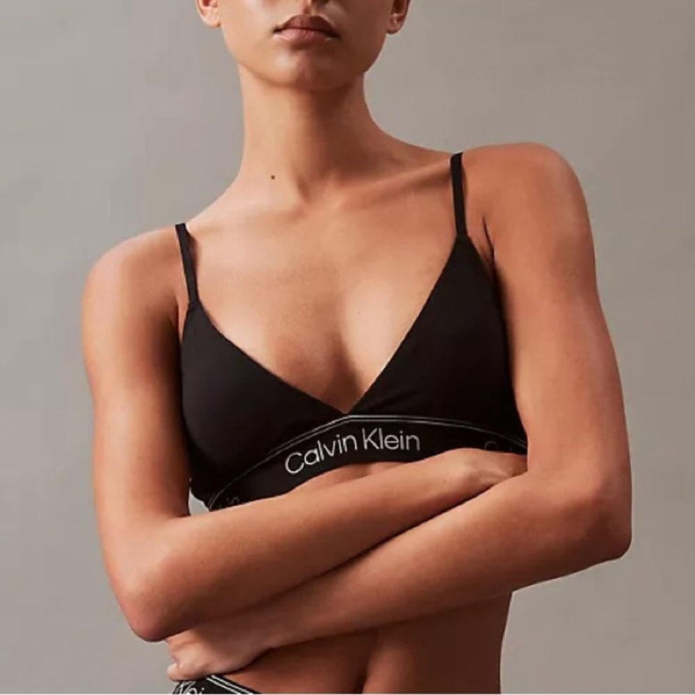 Calvin Klein Motive Cotton Lightly Lined Bralette Bra in Black